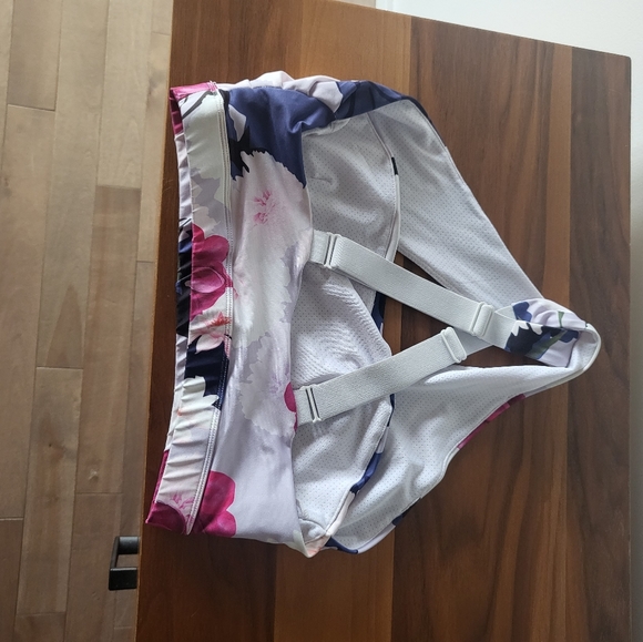 Sports top - Picture 4 of 4